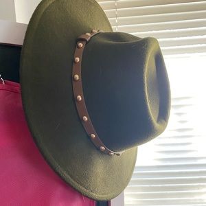 Wide brim Hat